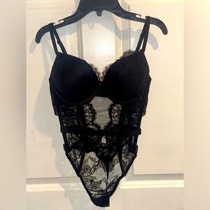 NWT - Victoria’s Lingerie, Medium M/M